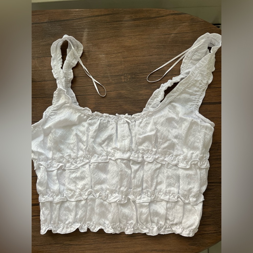 Cute white cropped top from Zara